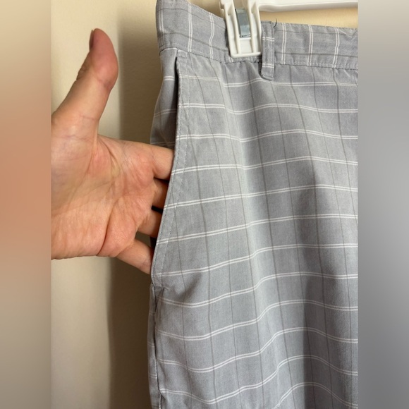 Greg Norman Collection Gray Checkered Cargo Golf Shorts Size 34 - Picture 4 of 14